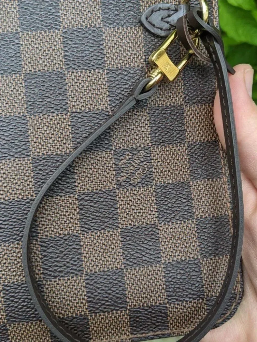 LOUIS VUITTON Neverfull Damier Ebene's Pouch - Picture 3 of 10